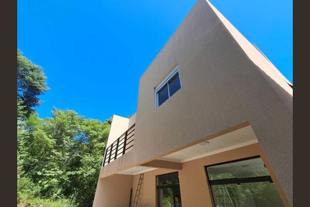 Casa de condomínio para alugar com 230m², 4 quartos e 2 vagasFachada