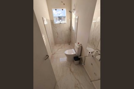 Casa de condomínio para alugar com 230m², 4 quartos e 2 vagasBanheiro