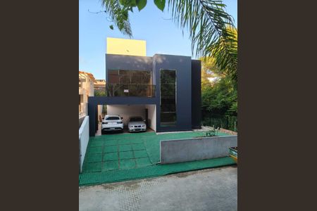 Casa de condomínio para alugar com 230m², 4 quartos e 2 vagasÁrea externa