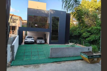 Casa de condomínio para alugar com 230m², 4 quartos e 2 vagasÁrea externa