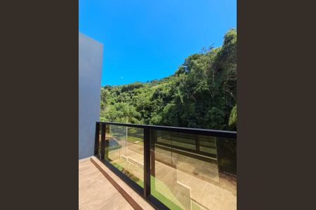 Casa de condomínio para alugar com 230m², 4 quartos e 2 vagasVaranda