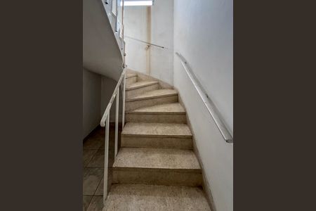 Casa à venda com 183m², 4 quartos e 2 vagasEscada