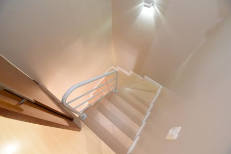 Casa de condomínio para alugar com 180m², 3 quartos e 2 vagasCorredor/Escadas