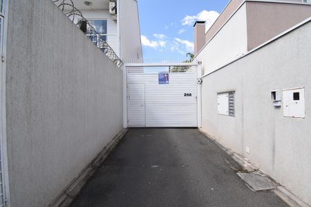 Casa de condomínio para alugar com 180m², 3 quartos e 2 vagasFachada com Placa