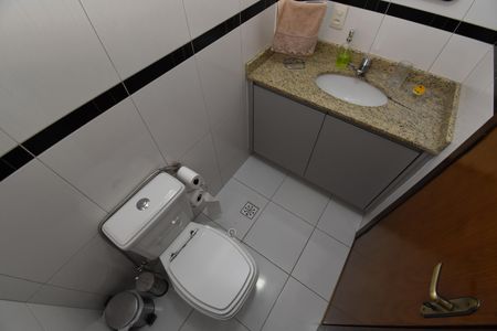 Casa de condomínio para alugar com 180m², 3 quartos e 2 vagasLavabo