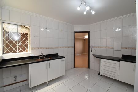 Casa de condomínio para alugar com 180m², 3 quartos e 2 vagasCozinha