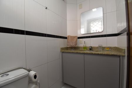 Casa de condomínio para alugar com 180m², 3 quartos e 2 vagasLavabo