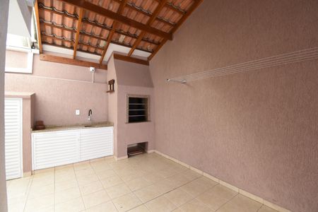 Casa de condomínio para alugar com 180m², 3 quartos e 2 vagasÁrea com Churrasqueira