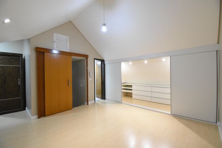 Casa de condomínio para alugar com 180m², 3 quartos e 2 vagasÁtico