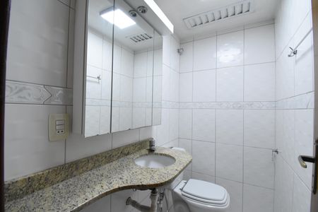 Casa de condomínio para alugar com 180m², 3 quartos e 2 vagasBanheiro Ático