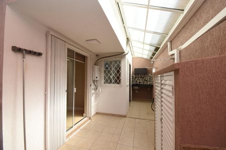 Casa de condomínio para alugar com 180m², 3 quartos e 2 vagasÁrea de Serviço