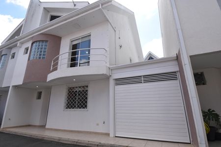 Casa de condomínio para alugar com 180m², 3 quartos e 2 vagasFachada