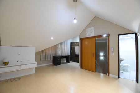 Casa de condomínio para alugar com 180m², 3 quartos e 2 vagasÁtico