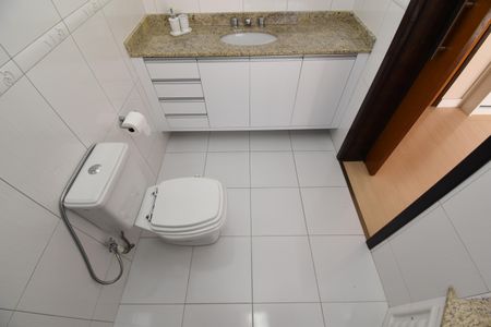 Casa de condomínio para alugar com 180m², 3 quartos e 2 vagasSuíte