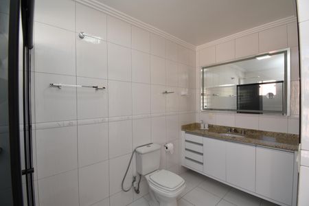 Casa de condomínio para alugar com 180m², 3 quartos e 2 vagasSuíte