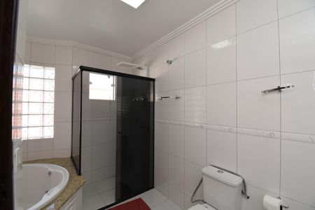 Casa de condomínio para alugar com 180m², 3 quartos e 2 vagasSuíte