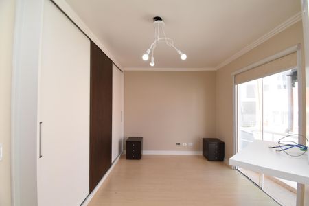 Casa de condomínio para alugar com 180m², 3 quartos e 2 vagasSuíte