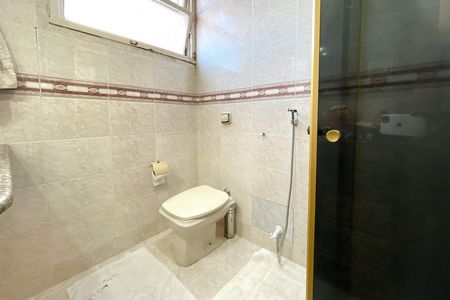 Apartamento à venda com 335m², 4 quartos e 1 vaga Apartamento à venda com 335m², 4 quartos e 1 vagaBanheiro da Suíte 1