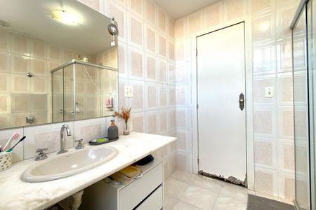 Apartamento à venda com 335m², 4 quartos e 1 vaga Apartamento à venda com 335m², 4 quartos e 1 vagaBanheiro