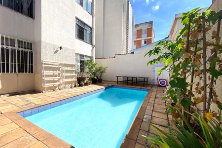 Apartamento à venda com 335m², 4 quartos e 1 vaga Apartamento à venda com 335m², 4 quartos e 1 vagaPiscina