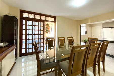 Apartamento à venda com 335m², 4 quartos e 1 vaga Apartamento à venda com 335m², 4 quartos e 1 vagaSala de Jantar