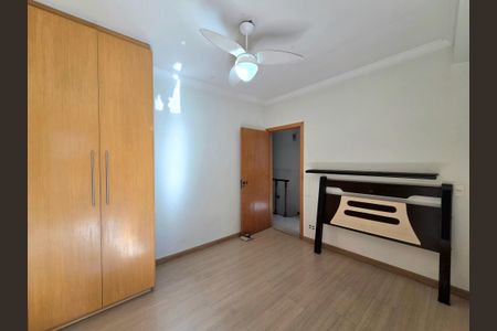 Casa à venda com 100m², 4 quartos e 2 vagasSuíte 2