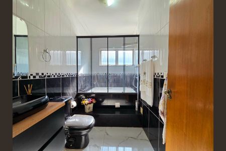 Casa à venda com 100m², 4 quartos e 2 vagasBanheiro Social