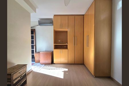 Casa à venda com 100m², 4 quartos e 2 vagasSuíte 2
