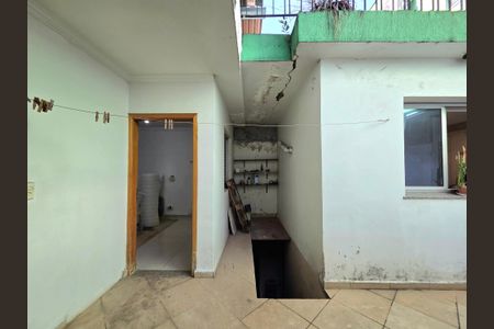 Casa à venda com 100m², 4 quartos e 2 vagasÁrea de Serviço - Primeiro Andar