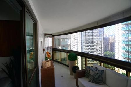 Apartamento para alugar com 135m², 3 quartos e 2 vagasVaranda
