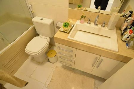 Apartamento para alugar com 135m², 3 quartos e 2 vagasBanheiro 