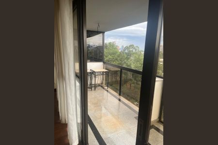 Apartamento para alugar com 169m², 3 quartos e 2 vagasVaranda