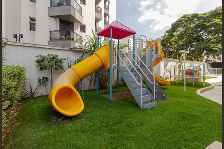 Apartamento para alugar com 200m², 3 quartos e 4 vagasÁrea comum - Playground