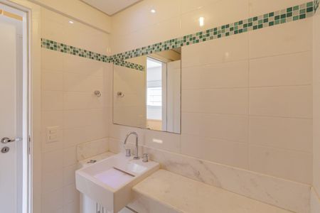 Apartamento para alugar com 200m², 3 quartos e 4 vagasBanheiro da Suíte 1