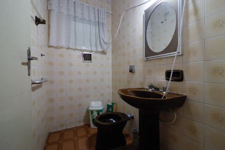 Casa à venda com 173m², 5 quartos e 4 vagasBanheiro 2