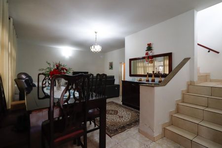 Casa à venda com 173m², 5 quartos e 4 vagasSala