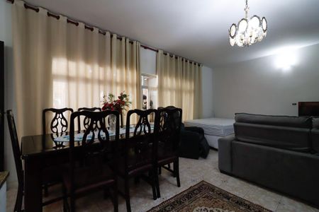 Casa à venda com 173m², 5 quartos e 4 vagasSala