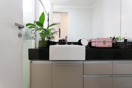 Apartamento à venda com 98m², 2 quartos e 2 vagas Apartamento à venda com 98m², 2 quartos e 2 vagasBanheiro da Suíte 1