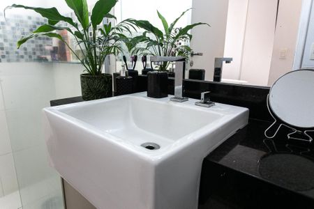 Apartamento à venda com 98m², 2 quartos e 2 vagas Apartamento à venda com 98m², 2 quartos e 2 vagasBanheiro da Suíte 1