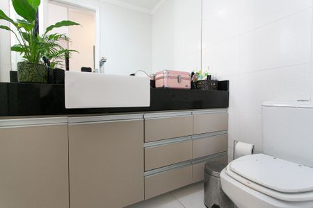 Apartamento à venda com 98m², 2 quartos e 2 vagas Apartamento à venda com 98m², 2 quartos e 2 vagasBanheiro da Suíte 1