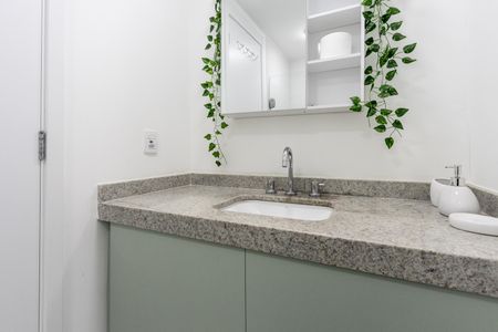 Banheiro de kitnet/studio para alugar com 1 quarto, 25m² em Perdizes, São Paulo