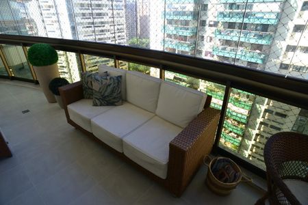Apartamento para alugar com 135m², 3 quartos e 2 vagasVaranda