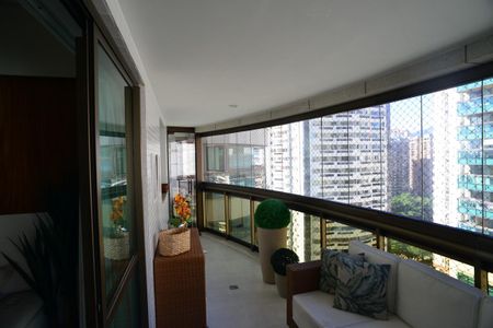 Varanda de apartamento para alugar com 3 quartos, 135m² em Barra da Tijuca, Rio de Janeiro