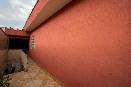 Casa para alugar com 330m², 4 quartos e 3 vagasCorredor externo