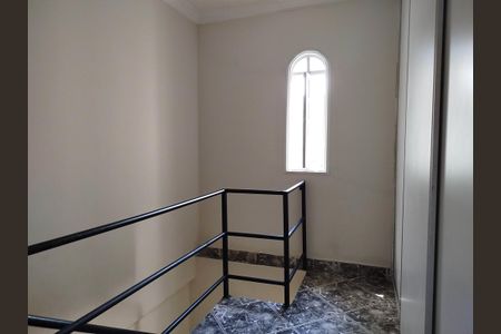 Casa à venda com 160m², 3 quartos e 2 vagasHall da escada