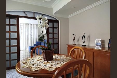 Casa à venda com 160m², 3 quartos e 2 vagasSala de jantar