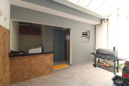 Casa à venda com 171m², 3 quartos e 2 vagasFundos da casa
