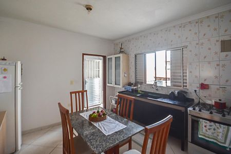 Casa à venda com 170m², 2 quartos e 2 vagasCozinha