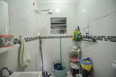 Casa à venda com 170m², 2 quartos e 2 vagasBanheiro 2