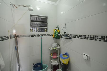 Casa à venda com 170m², 2 quartos e 2 vagasBanheiro 2